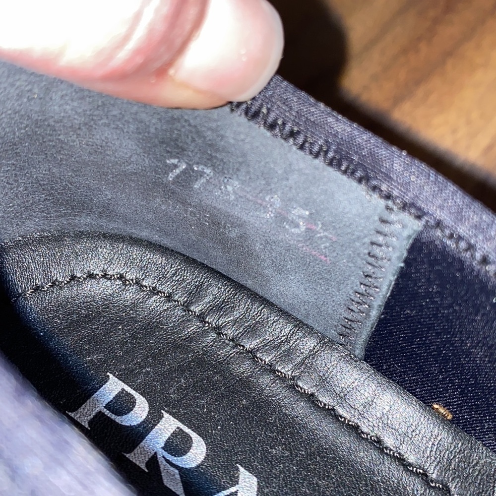 Prada Walking Shoes with a leather Bow - Picture 9 of 11